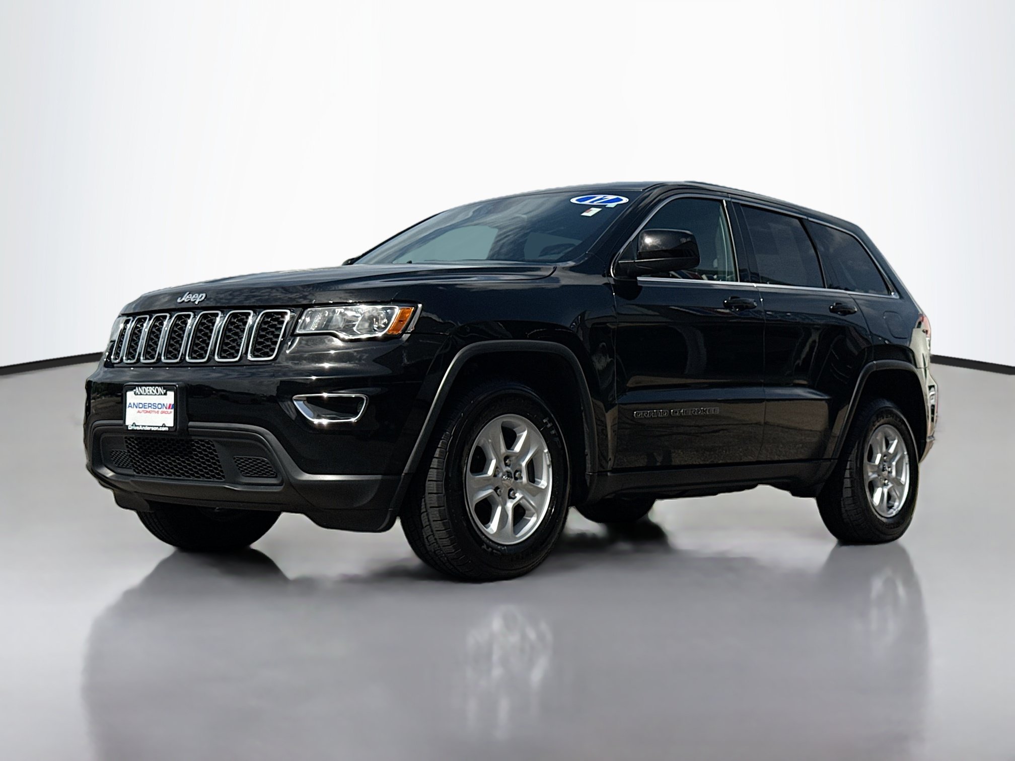 Used 2017 Jeep Grand Cherokee Laredo AWD/4WD image 12