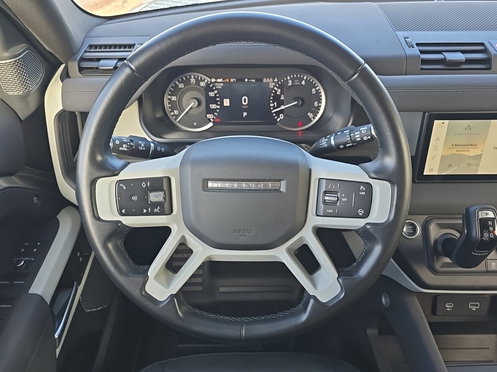 Used 2023 Land Rover Defender 110 SE image 16