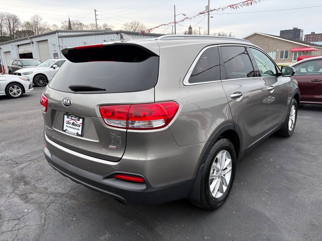 Used 2016 Kia Sorento LX w/ LX Convenience Package image 3