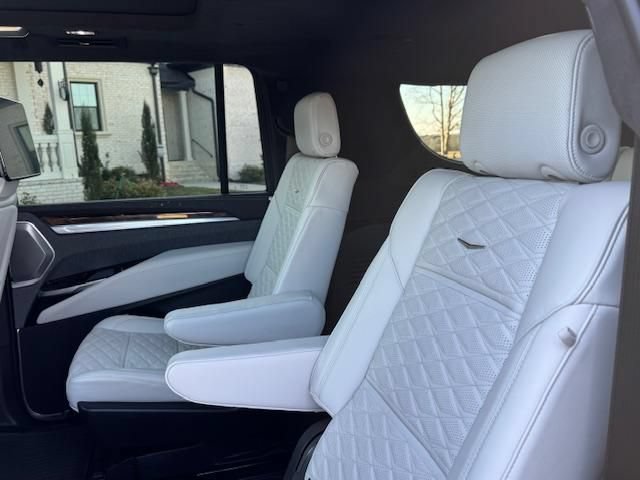 Used 2026 Cadillac Escalade ESV Platinum Sport w/ LPO, Floor Liner Package AWD/4WD image 18