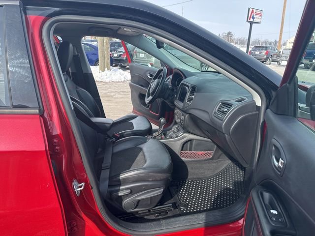 Used 2019 Jeep Compass Trailhawk w/ Cold Weather Group image 13