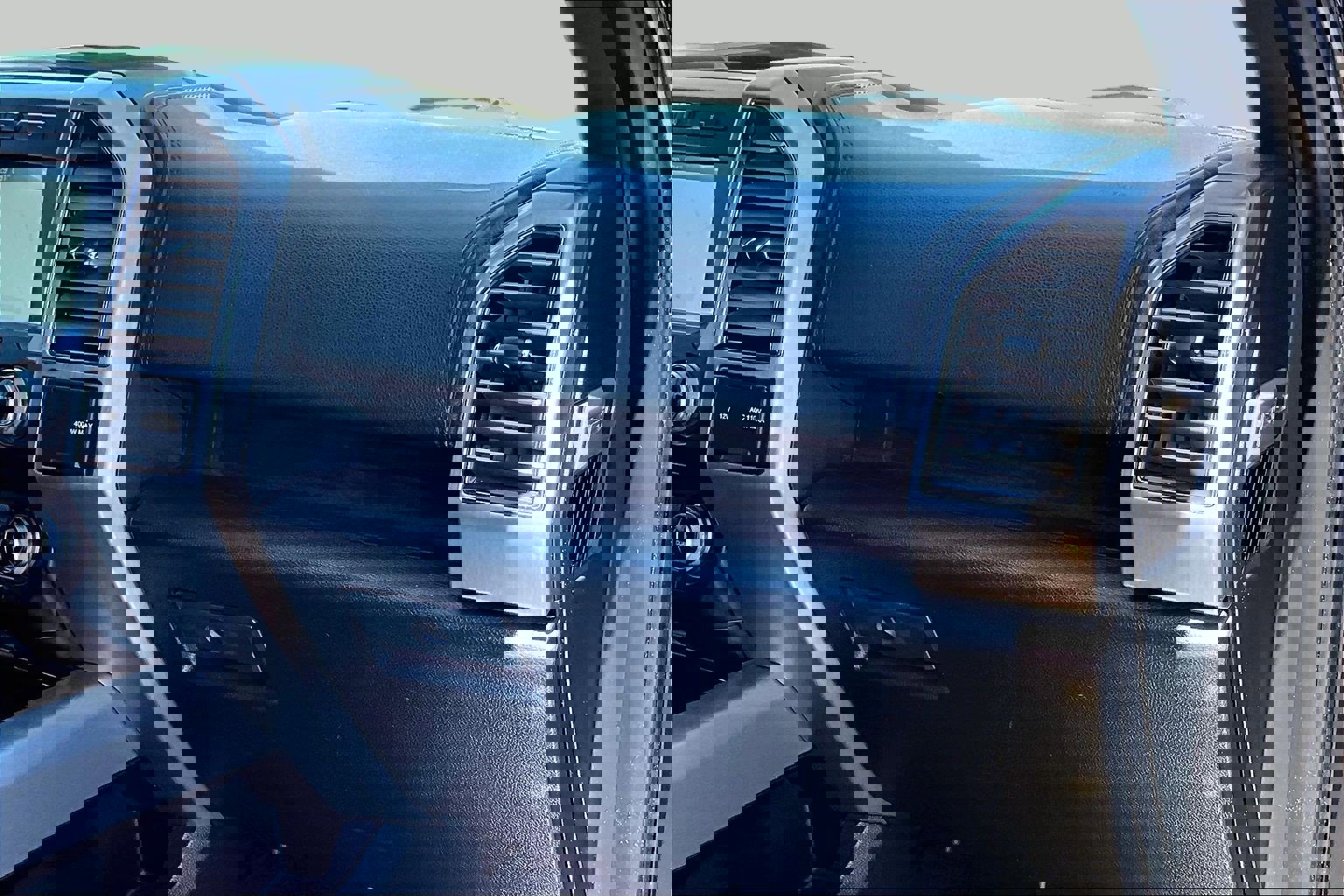 Used 2017 Ford F150 Platinum w/ Equipment Group 701A Luxury AWD/4WD image 15