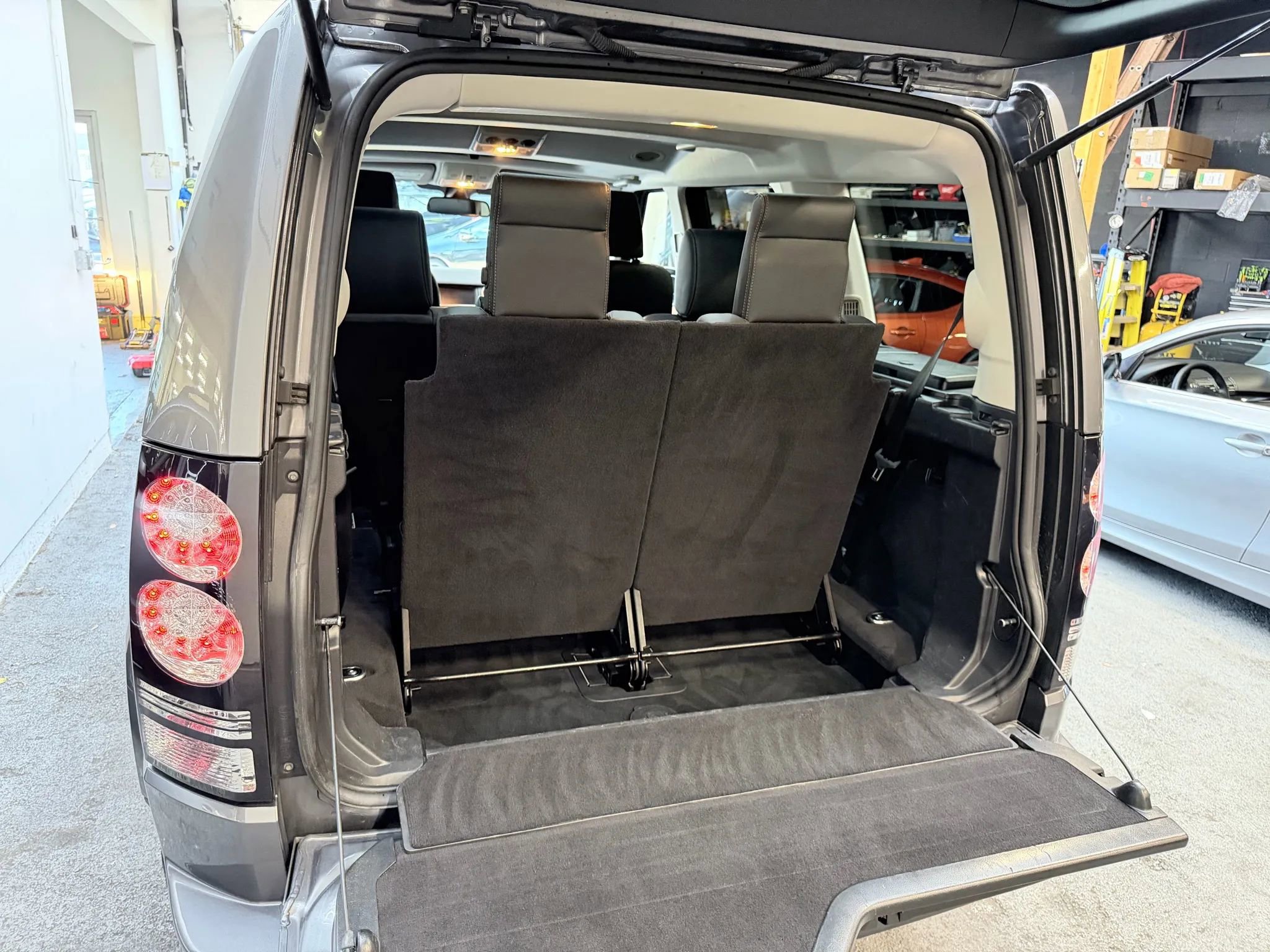 Used 2016 Land Rover LR4 HSE image 25