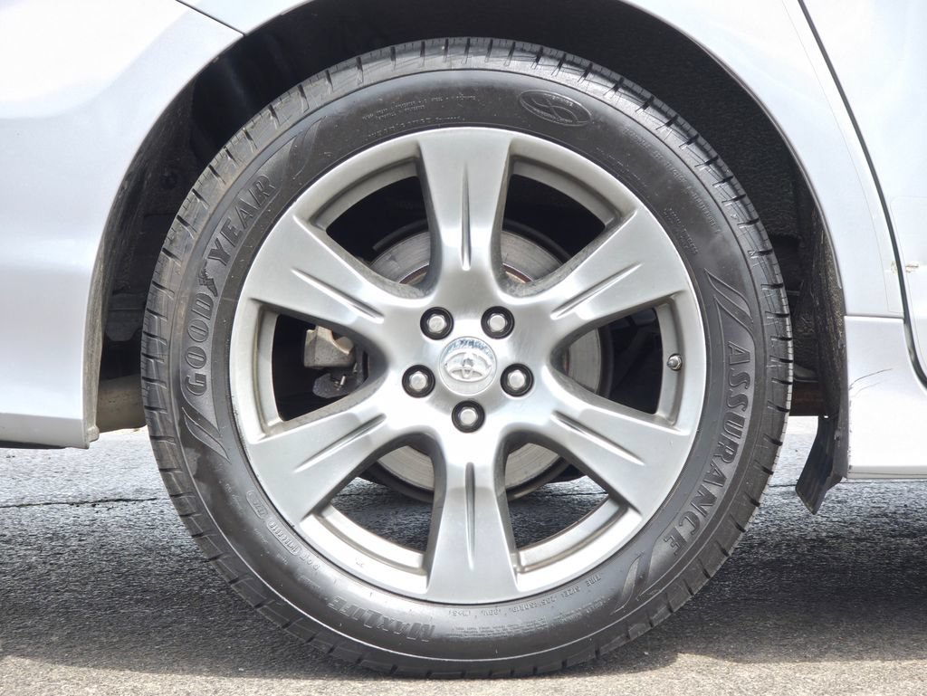 Used 2017 Toyota Sienna SE Premium FWD image 6