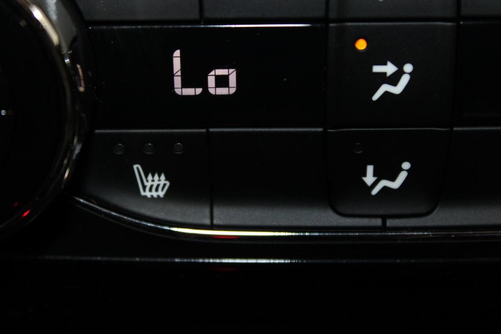 Used 2024 Chevrolet Trax ACTIV w/ Sunroof Package FWD image 41