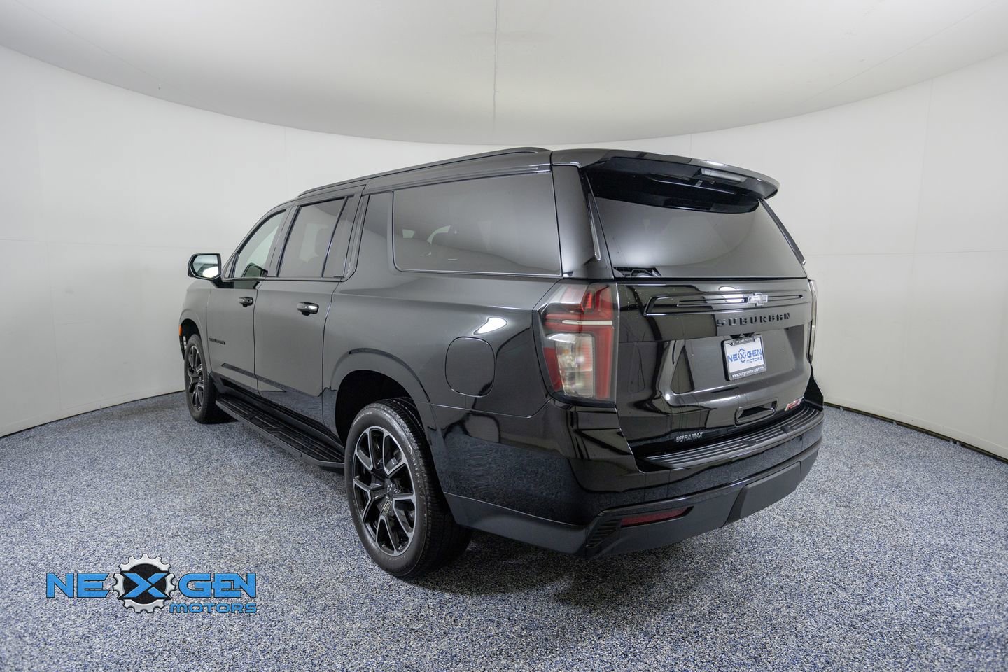 Used 2024 Chevrolet Suburban RST w/ Luxury Package AWD/4WD image 5