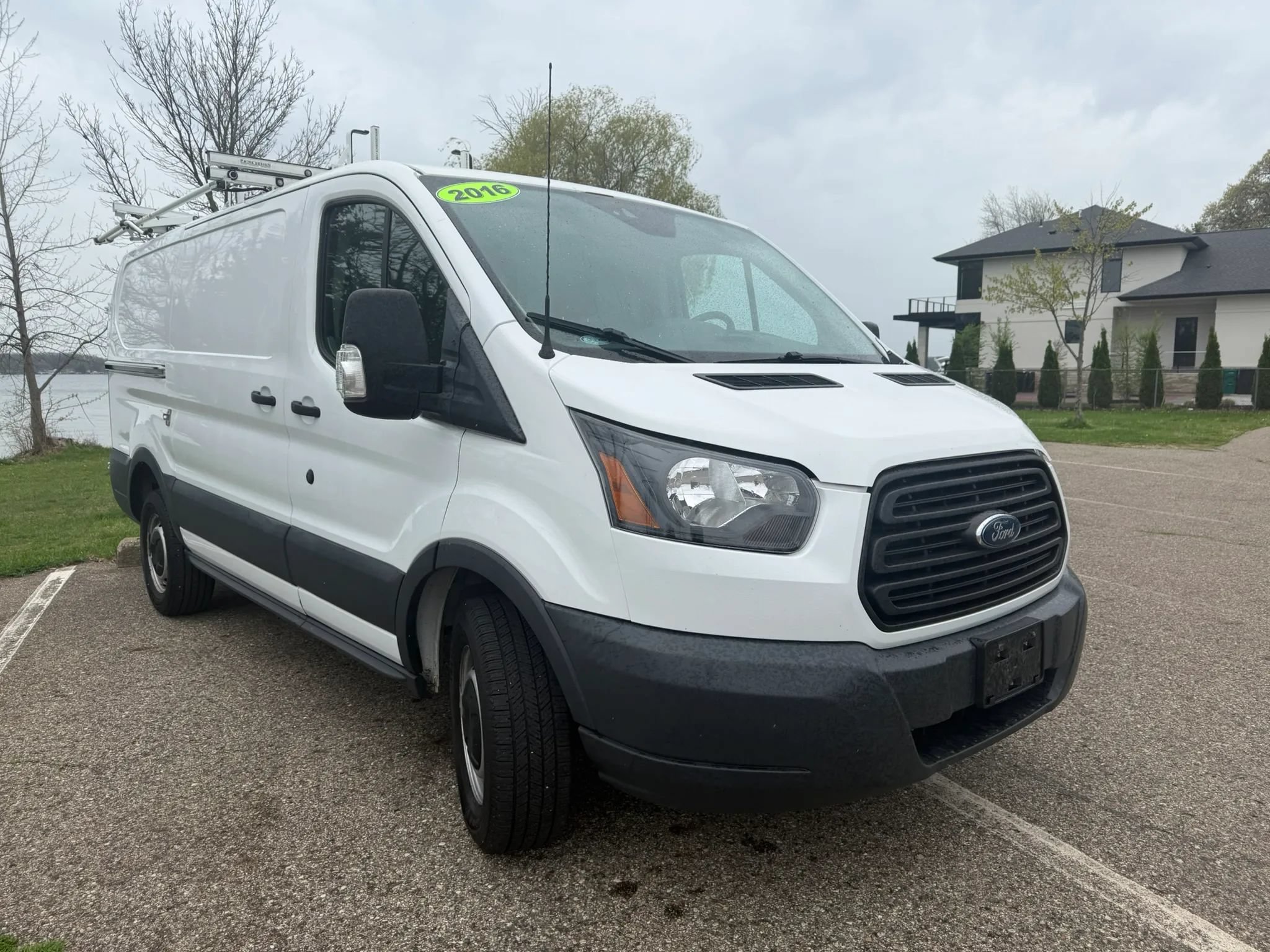 Used 2016 Ford Transit 250 130 Low Roof RWD image 3