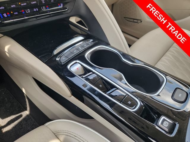 Used 2022 Buick Envision Avenir w/ Technology Package II FWD image 18