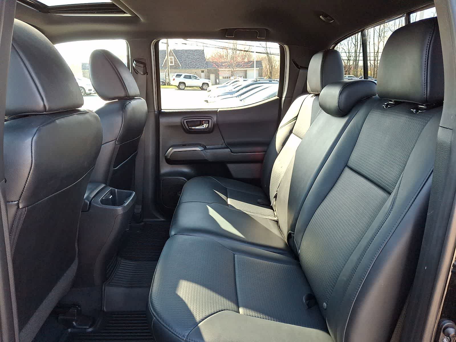 Used 2018 Toyota Tacoma TRD Sport AWD/4WD image 13