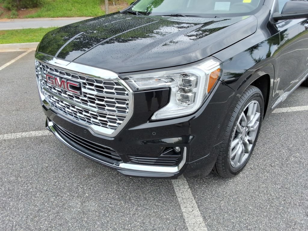 Certified 2024 GMC Terrain Denali w/ Denali Premium Package AWD/4WD image 9