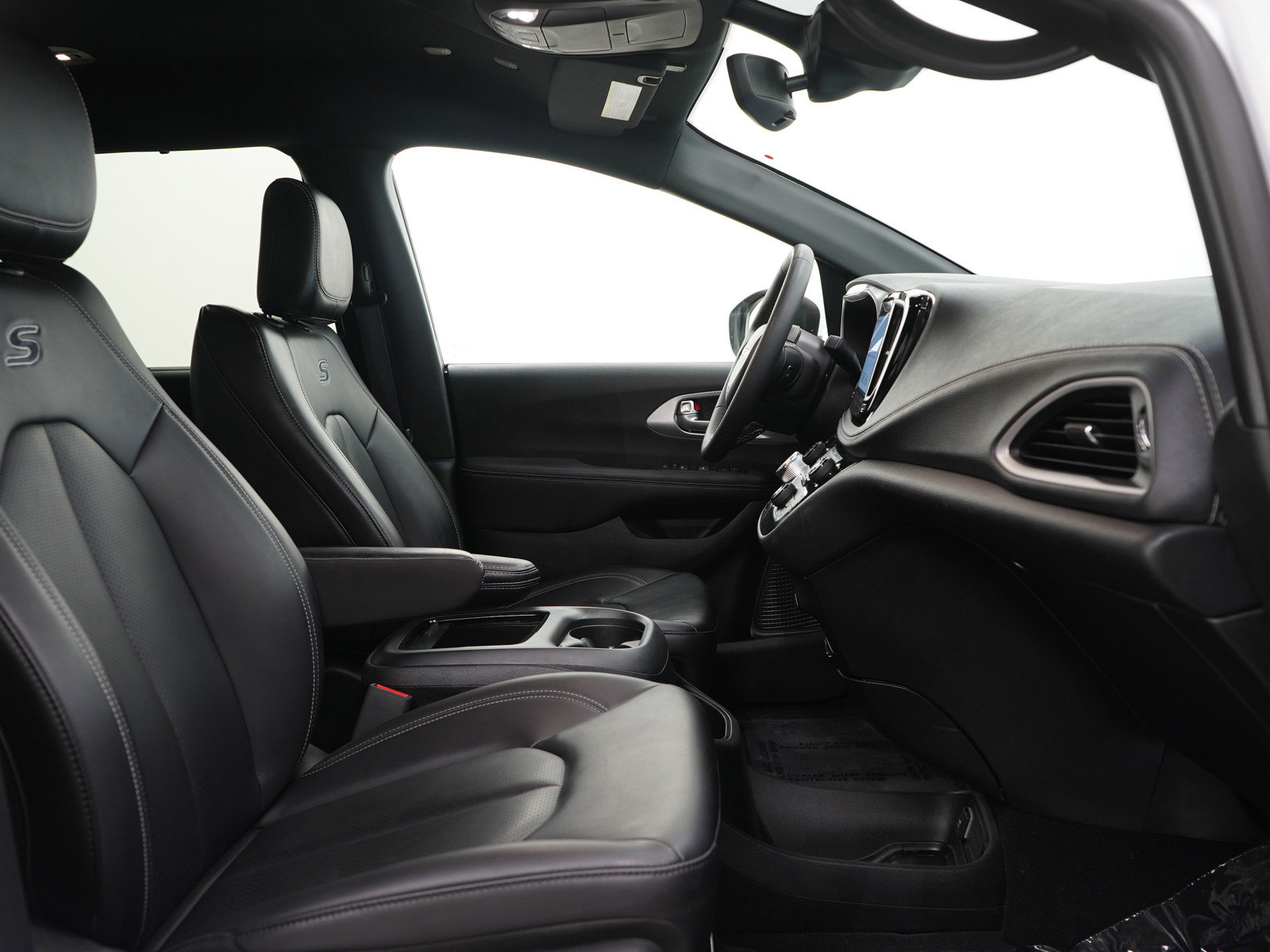 Used 2023 Chrysler Pacifica Touring-L w/ S Appearance Package AWD/4WD image 13