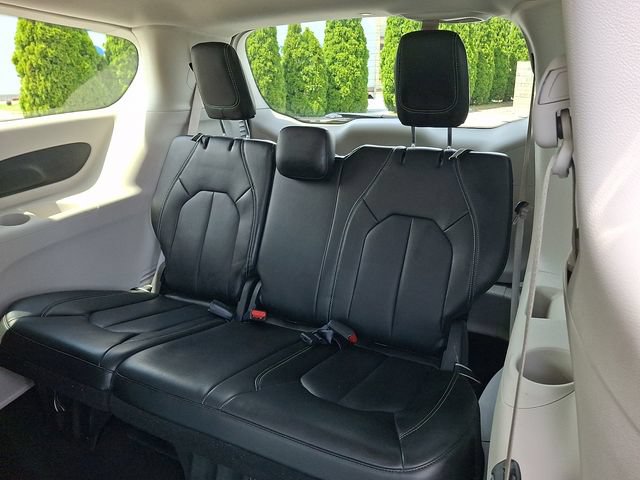 Certified 2024 Chrysler Pacifica Touring-L FWD image 11