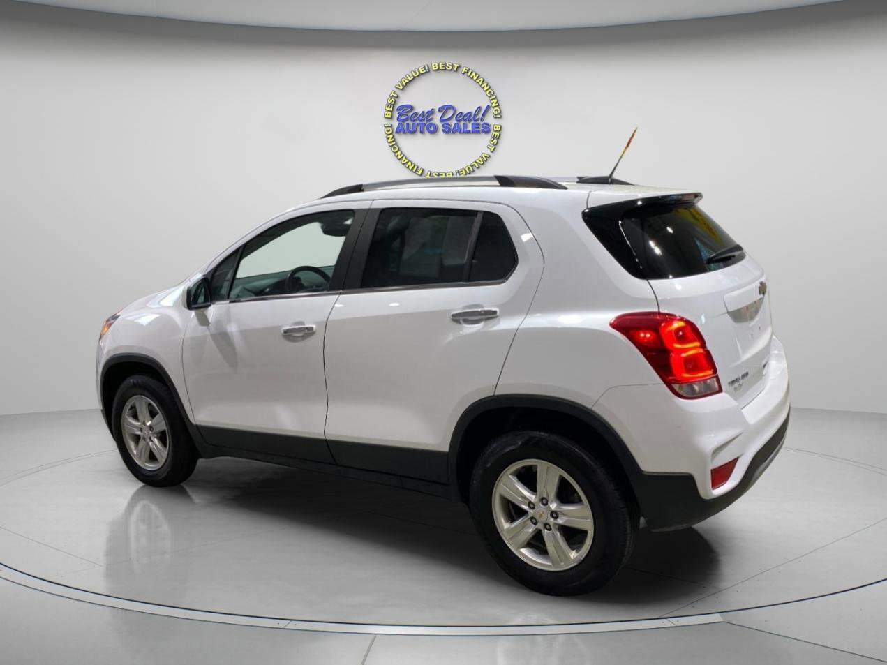 Used 2018 Chevrolet Trax LT w/ LT Convenience Package image 3