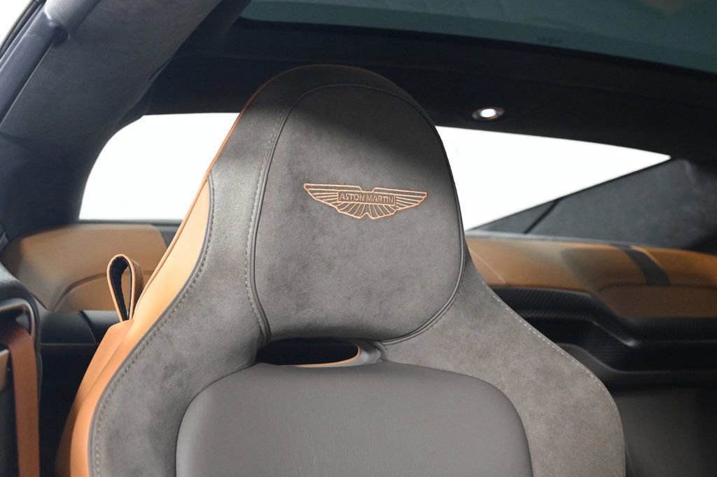 Used 2025 Aston Martin Vanquish image 23