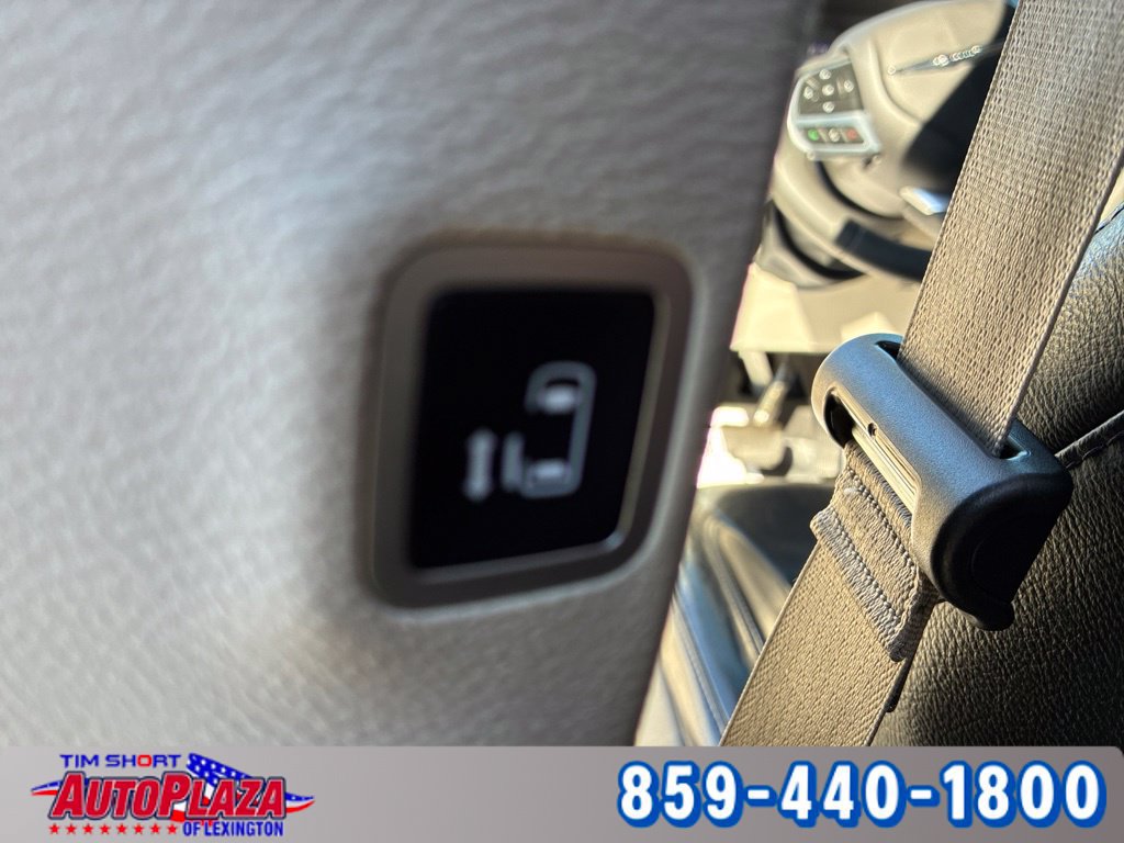 Used 2022 Chrysler Pacifica Touring-L FWD image 16