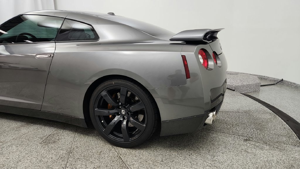 Used 2009 Nissan GT-R Premium AWD/4WD image 16