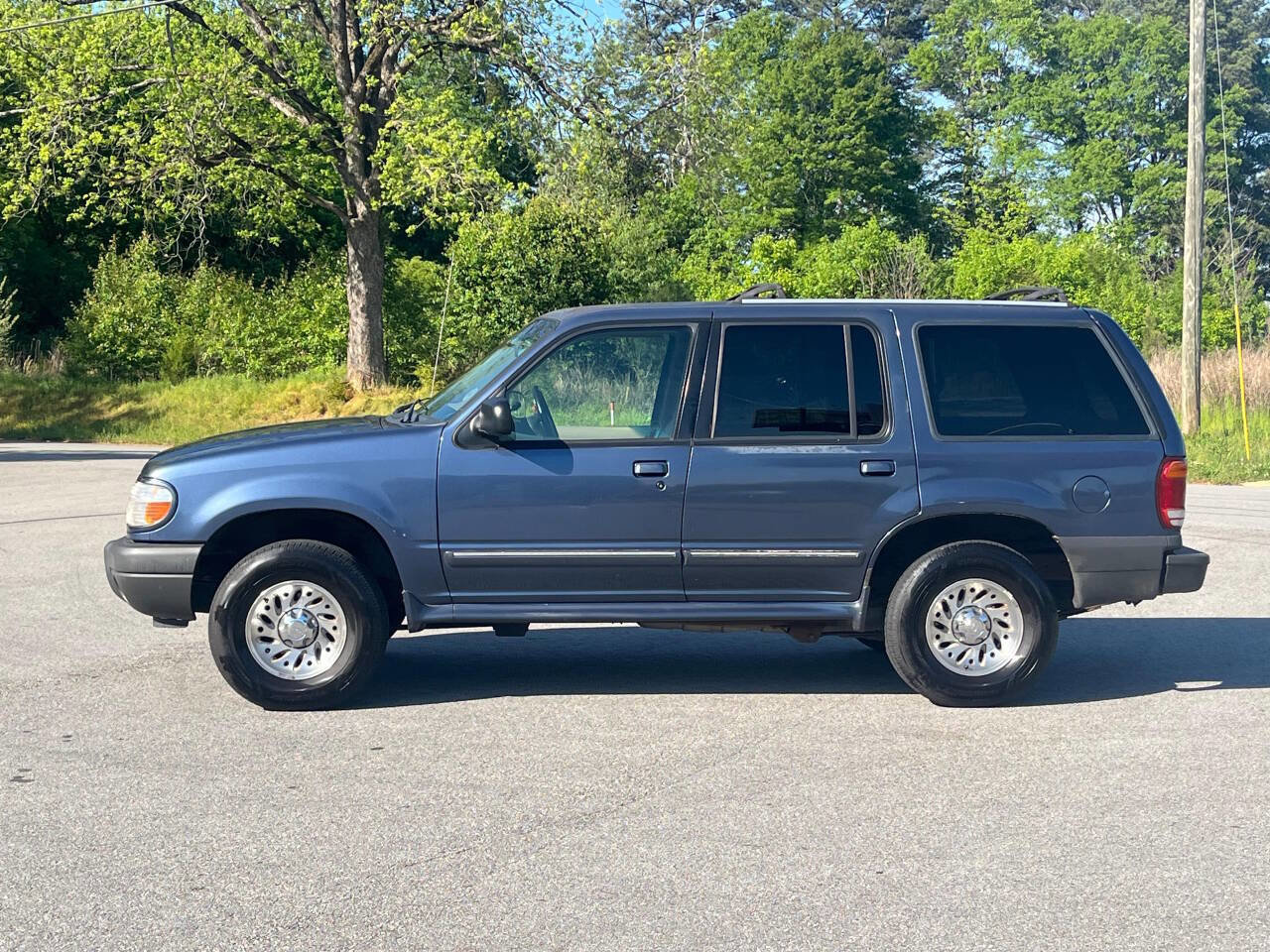 Used 2000 Ford Explorer XLS RWD image 4