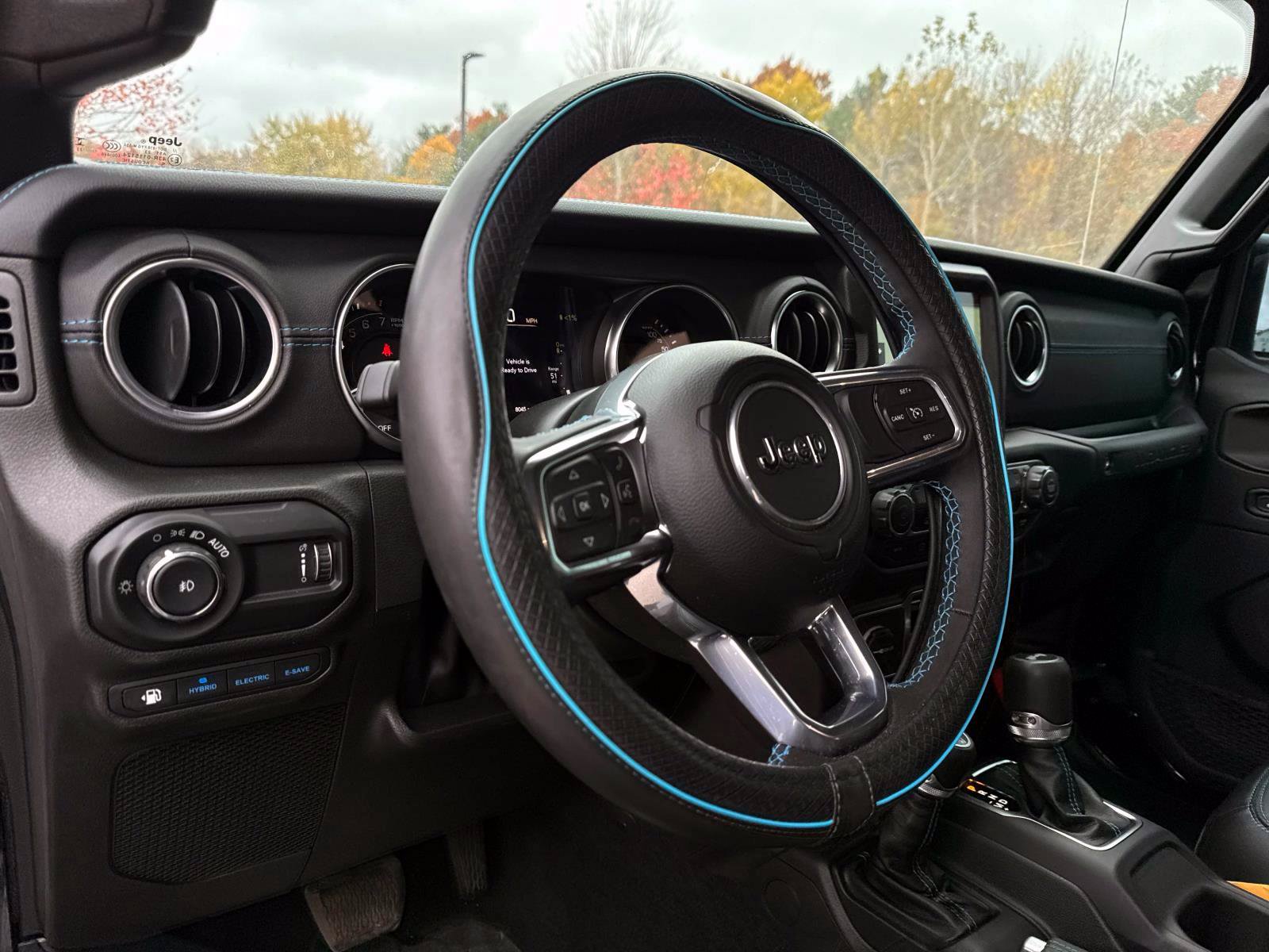 Used 2023 Jeep Wrangler Unlimited Rubicon 4xe AWD/4WD image 11