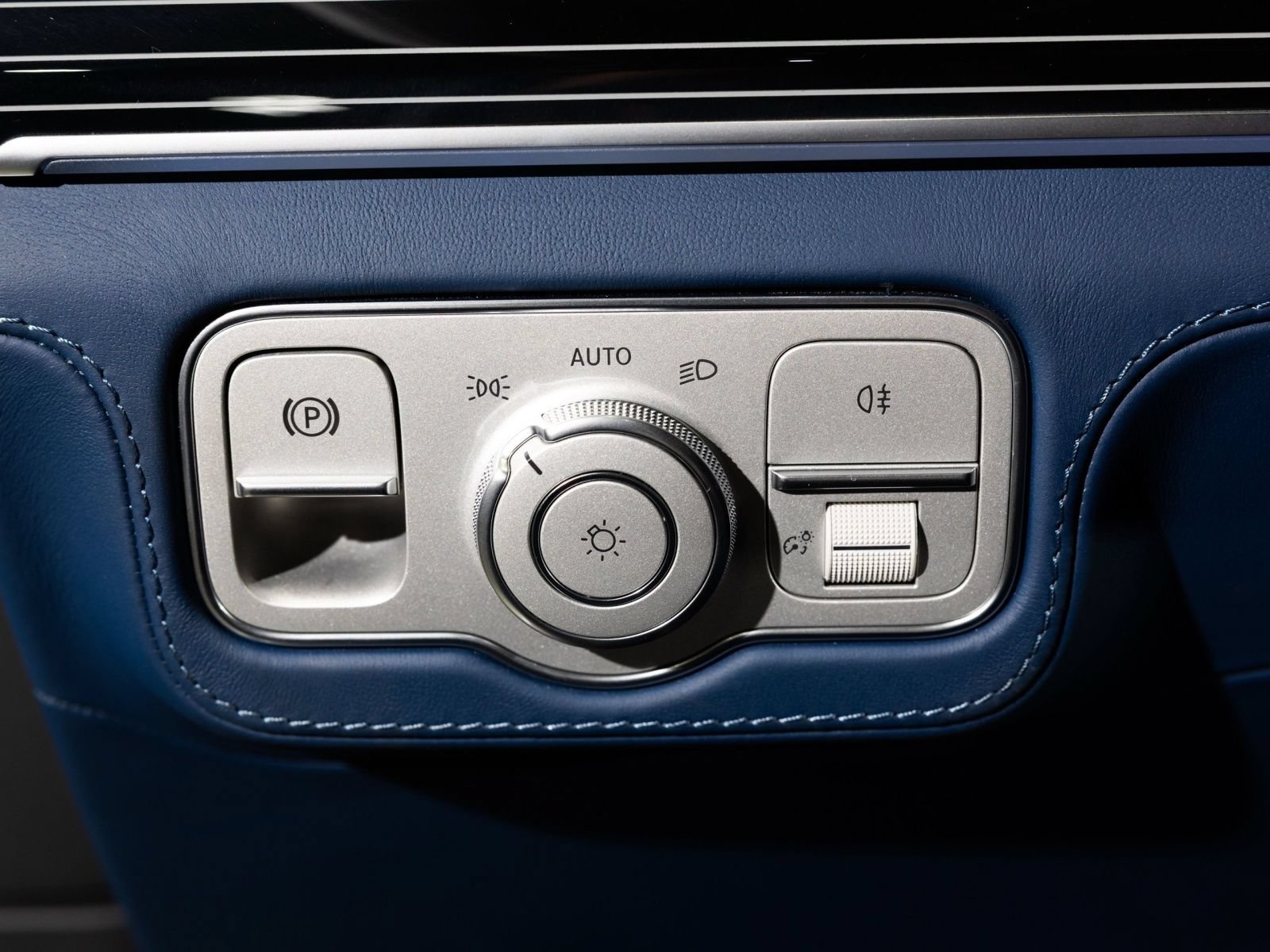 Used 2025 Mercedes-Benz Maybach GLS 600 4MATIC image 26