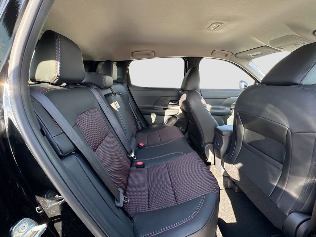 Used 2025 Nissan Kicks SR image 23