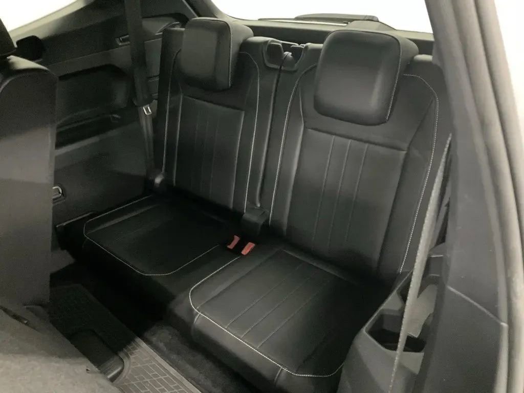 Used 2024 Volkswagen Tiguan SE R-Line image 12