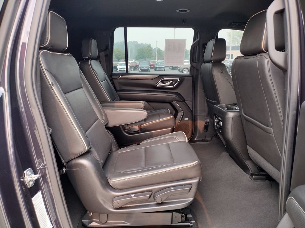 Used 2022 Chevrolet Suburban Premier AWD/4WD image 12