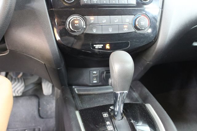 Used 2015 Nissan Rogue SV AWD/4WD image 18