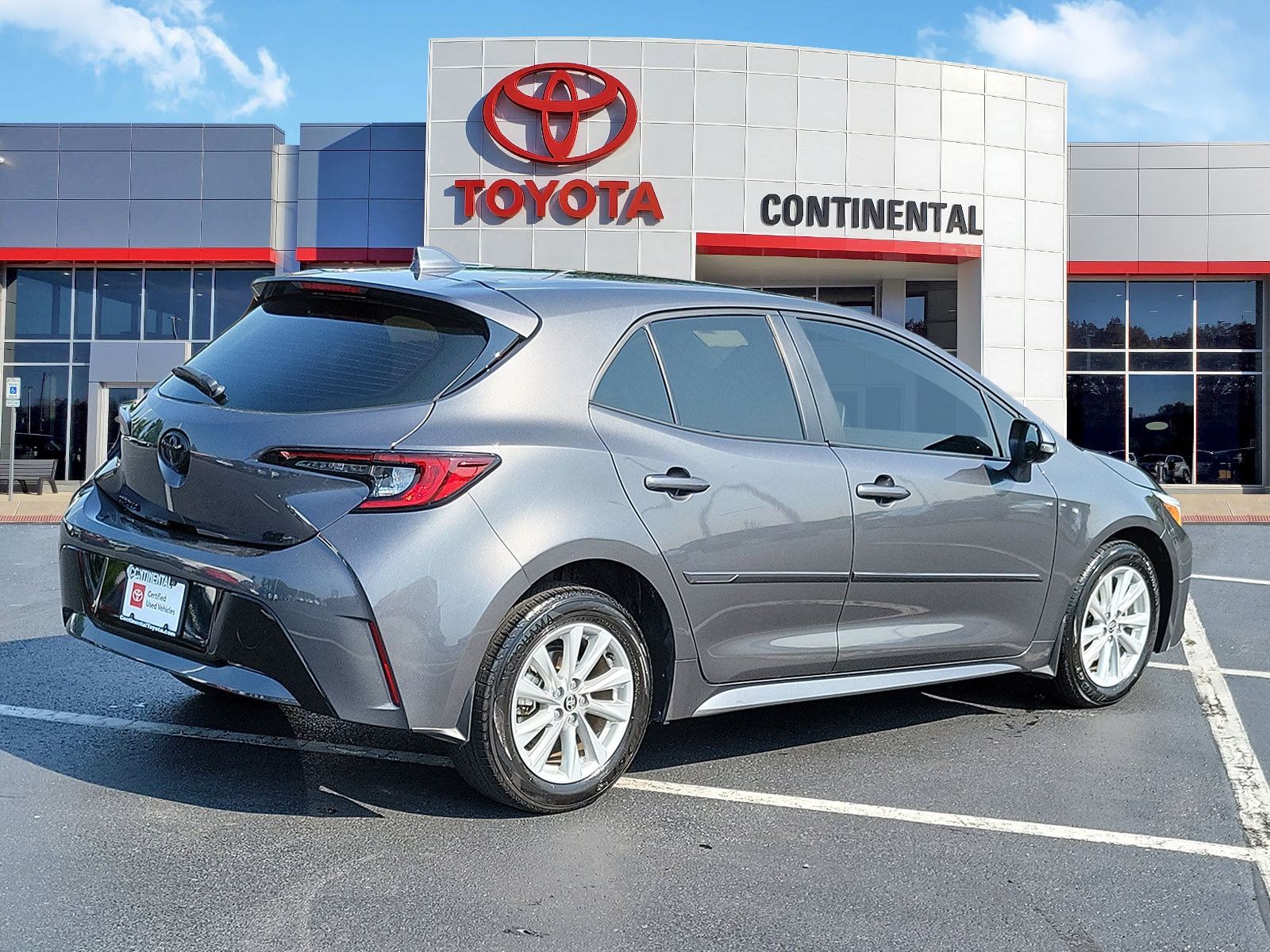 Certified 2025 Toyota Corolla SE w/ SE Package FWD image 5