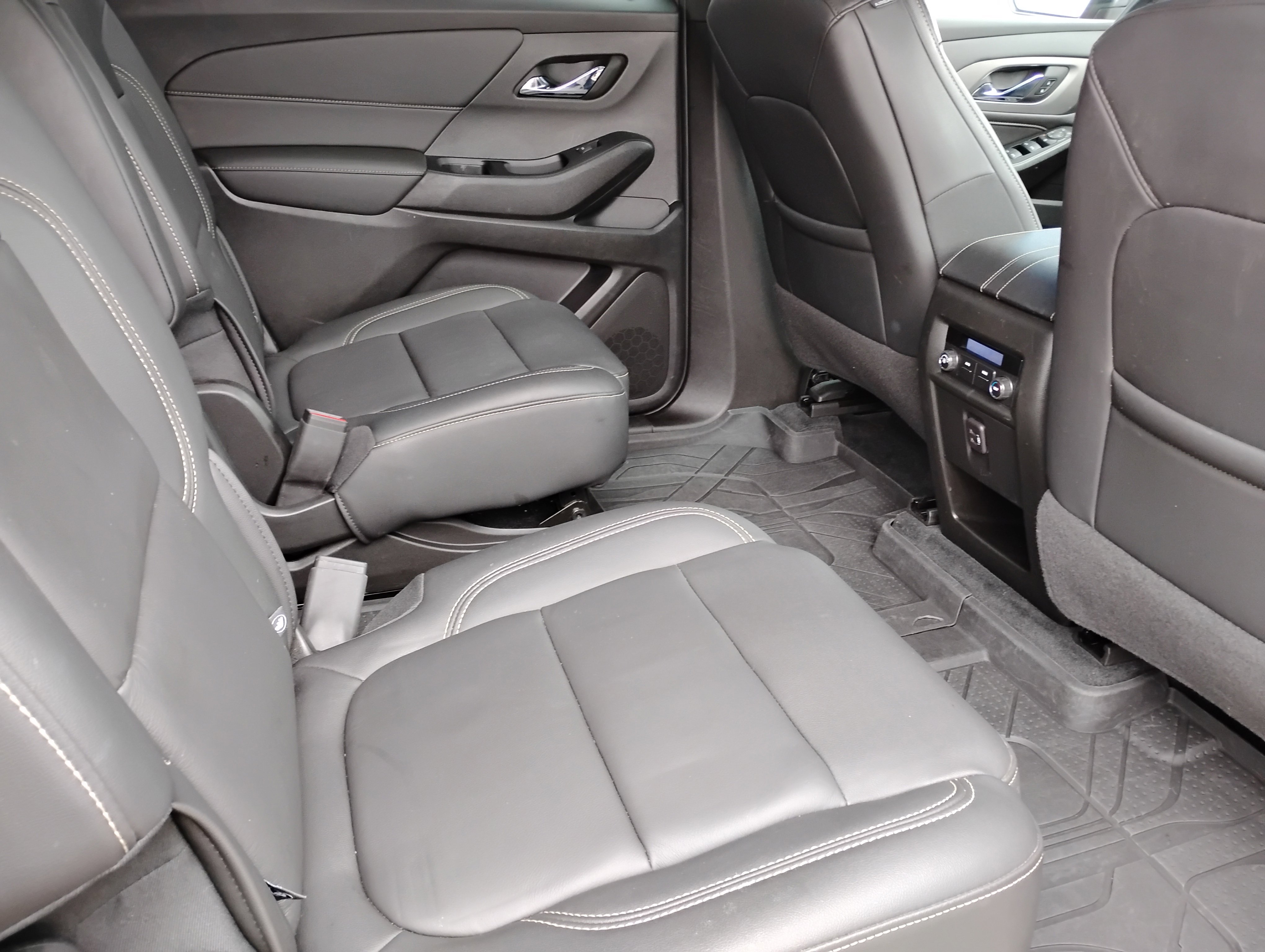 Used 2023 Chevrolet Traverse LT w/ LPO, Floor Liner Package image 19