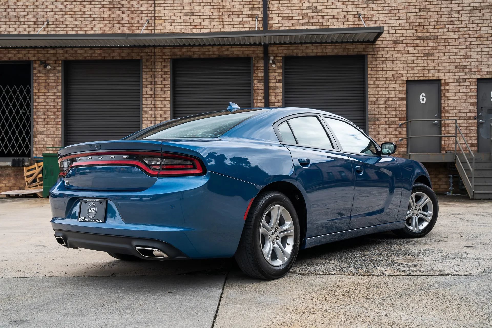 Used 2023 Dodge Charger SXT RWD image 2