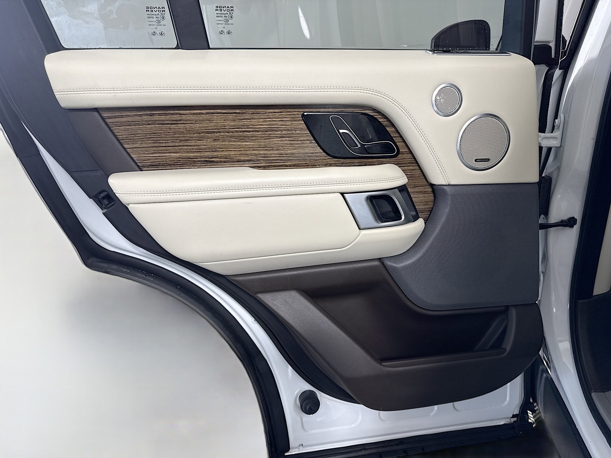 Used 2020 Land Rover Range Rover HSE image 26