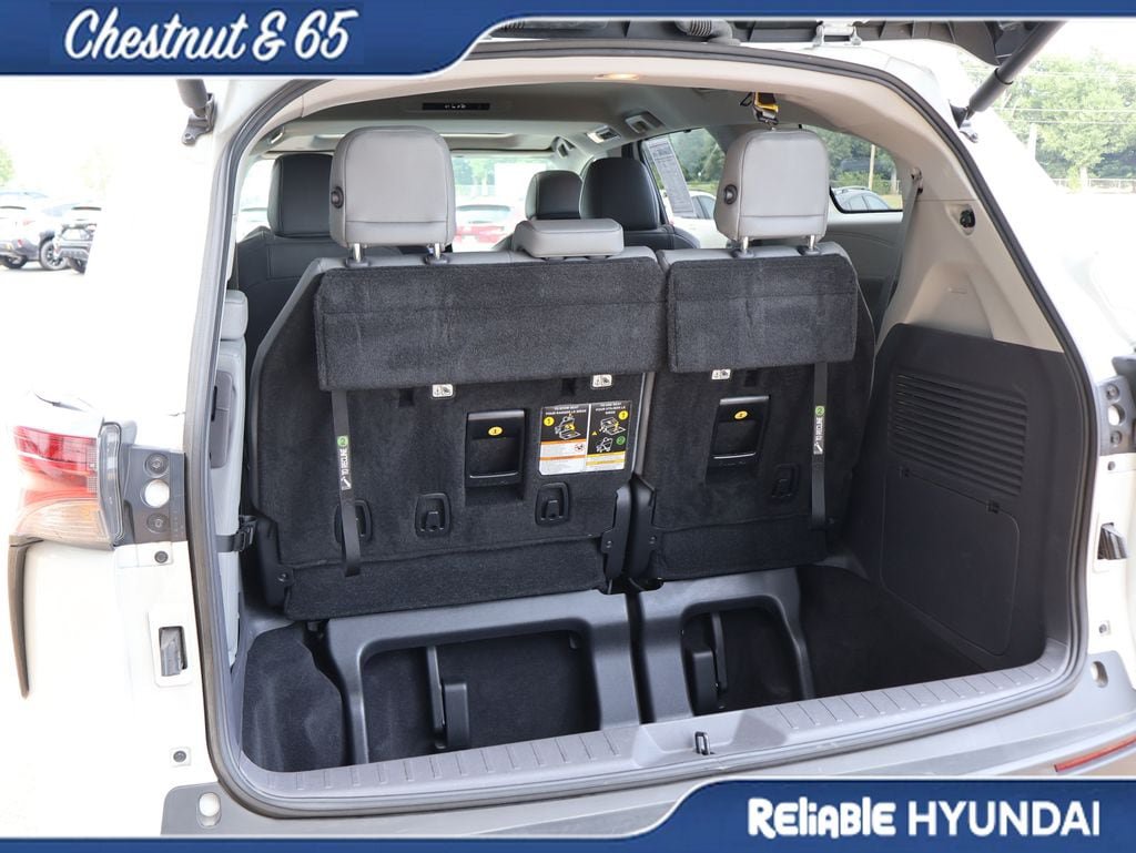 Used 2022 Toyota Sienna XLE w/ XLE Plus Package FWD image 16