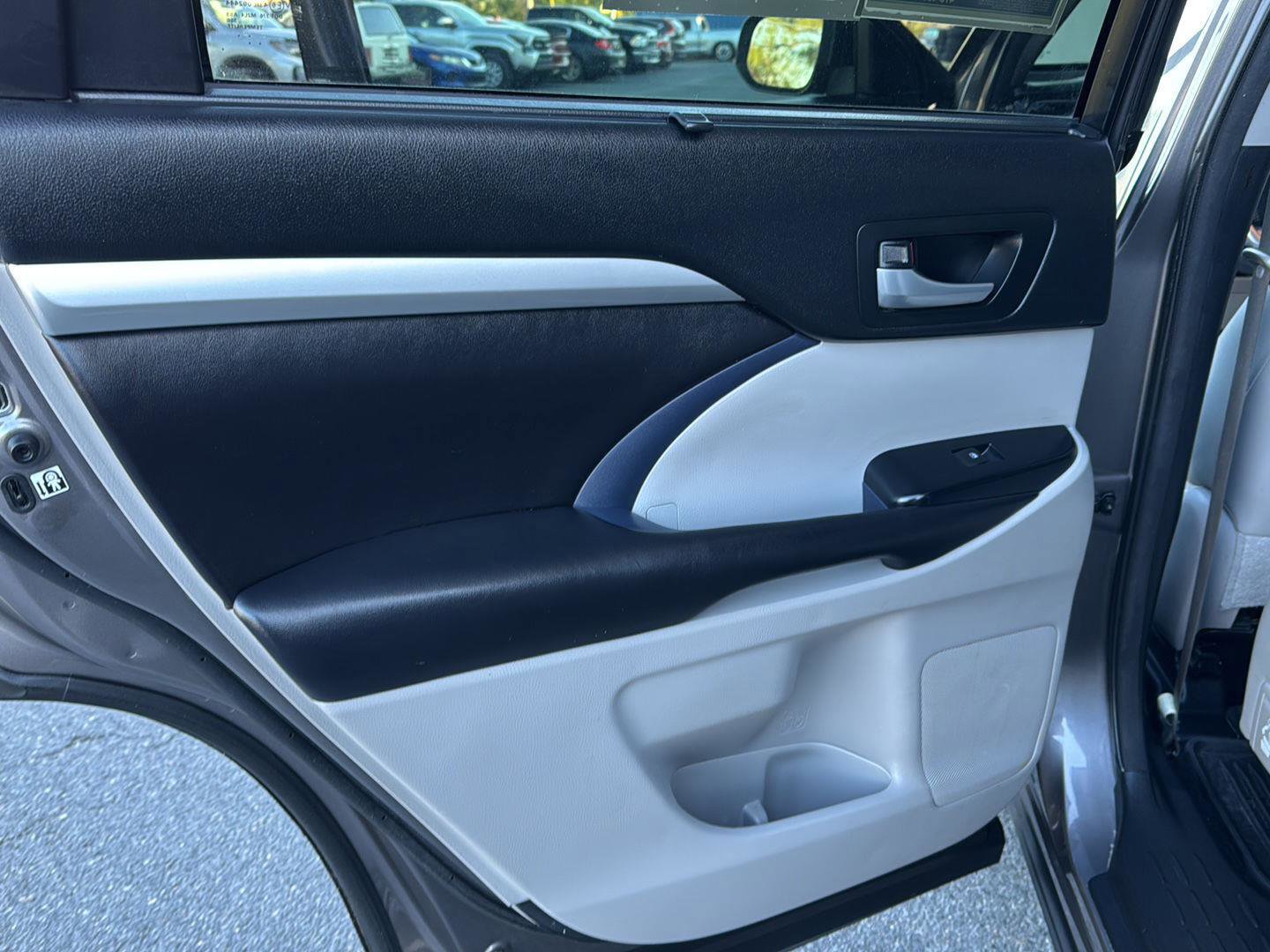 Used 2016 Toyota Highlander XLE image 15