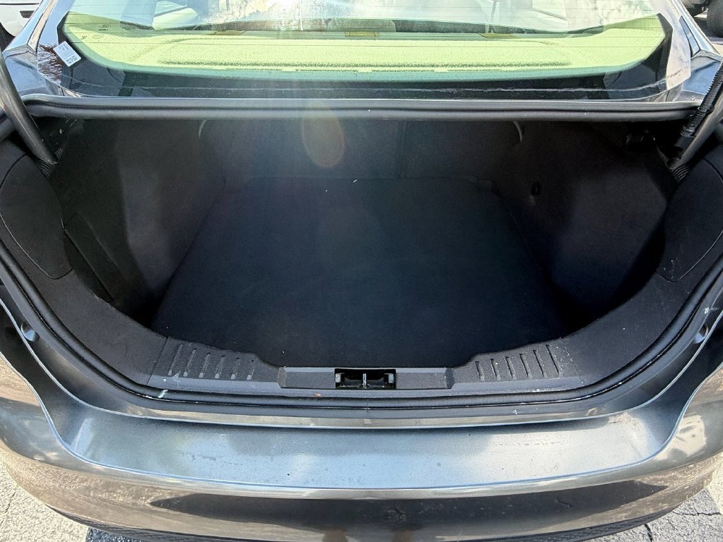 Used 2017 Ford Focus SE FWD image 12