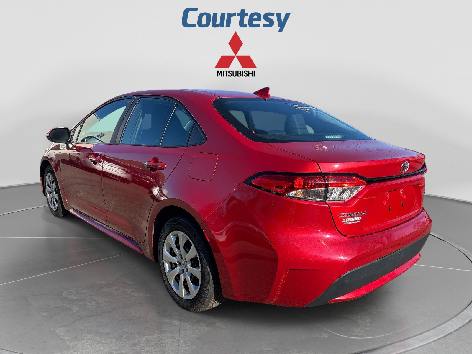 Used 2021 Toyota Corolla LE FWD video 3