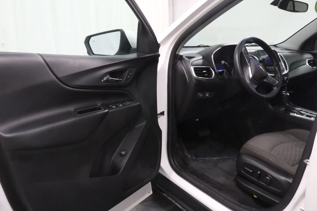 Used 2019 Chevrolet Equinox LT w/ Sun & Navigation Package AWD/4WD image 10