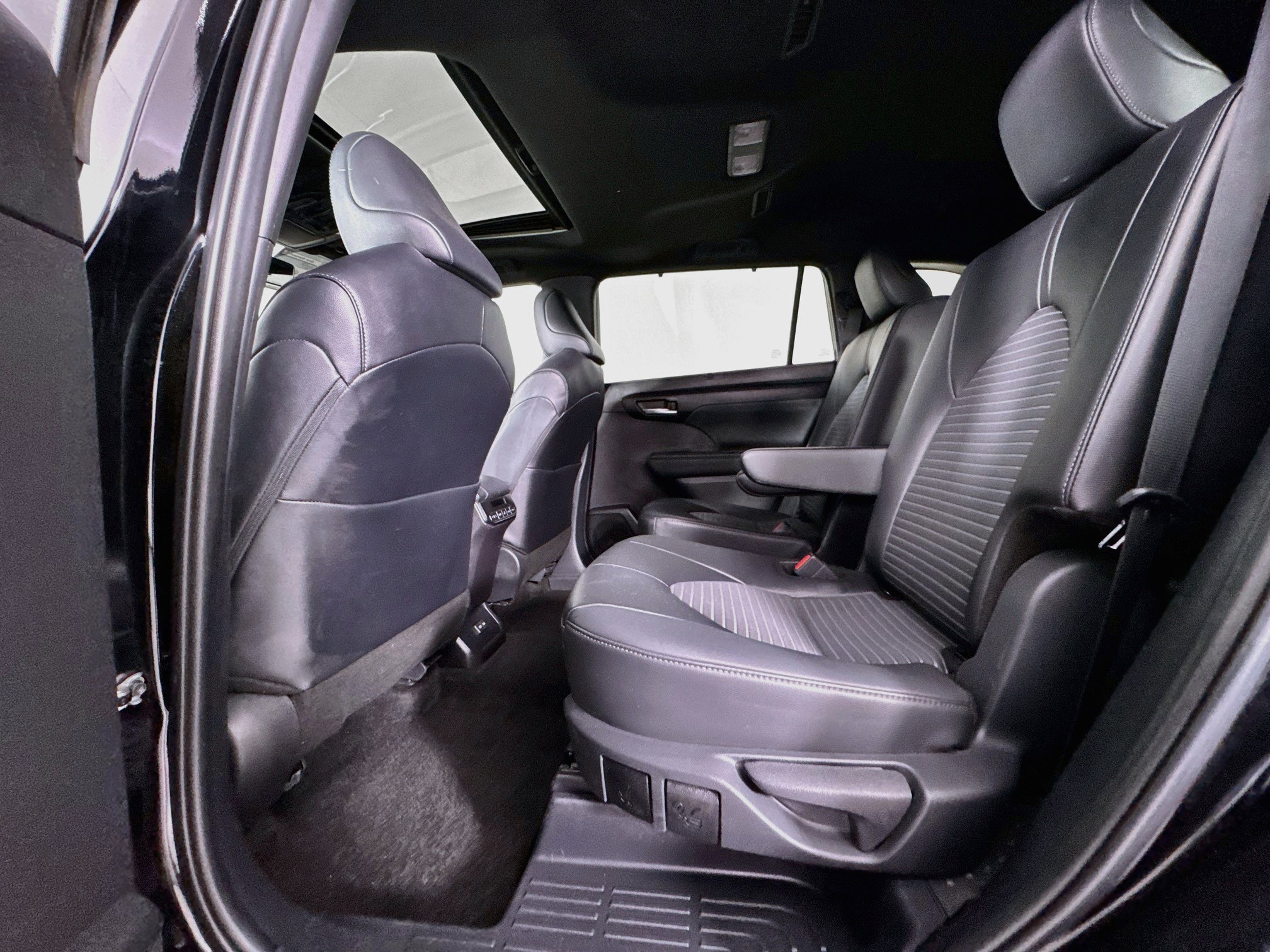 Certified 2025 Toyota Highlander XSE AWD/4WD image 24