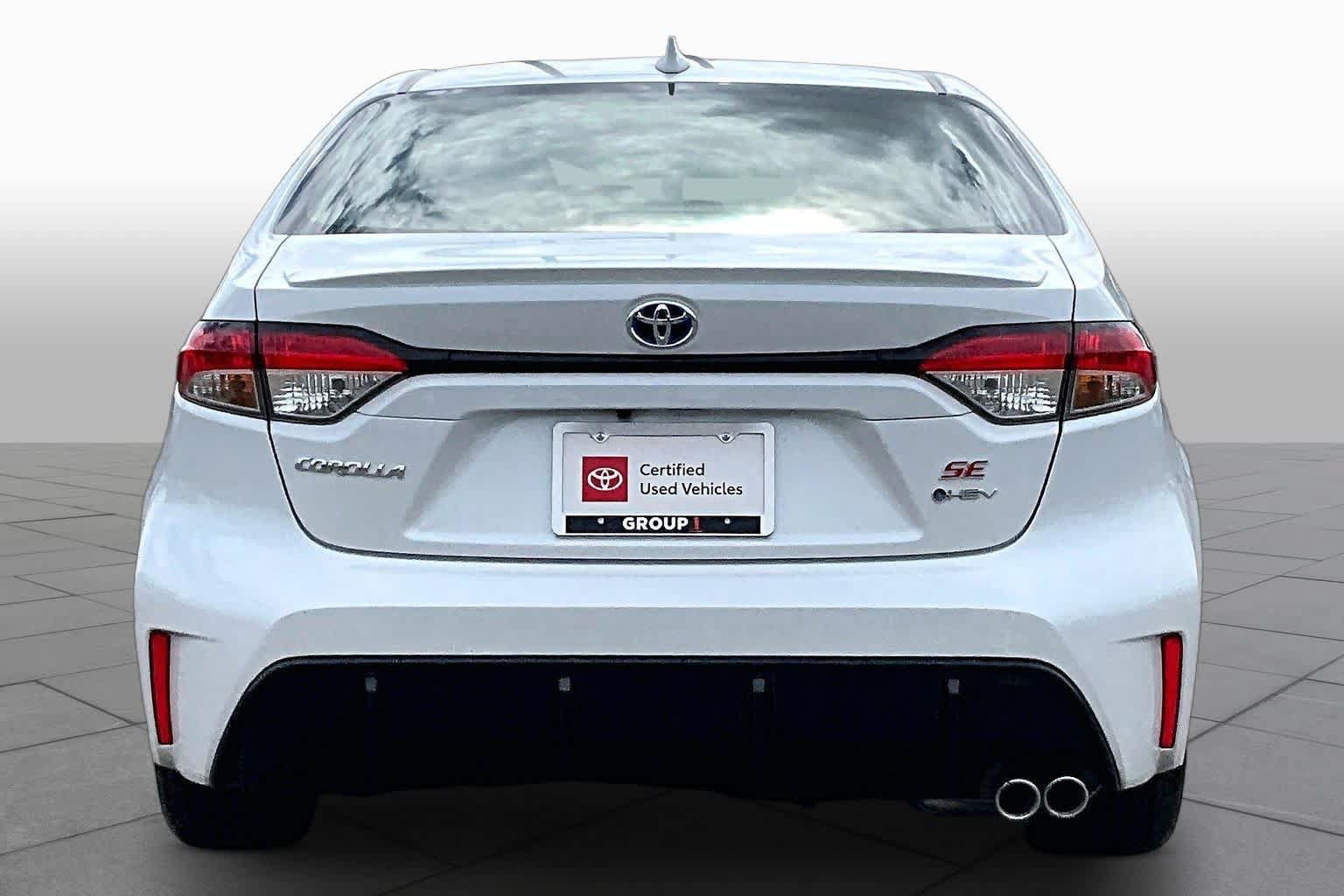 Certified 2025 Toyota Corolla SE FWD image 4
