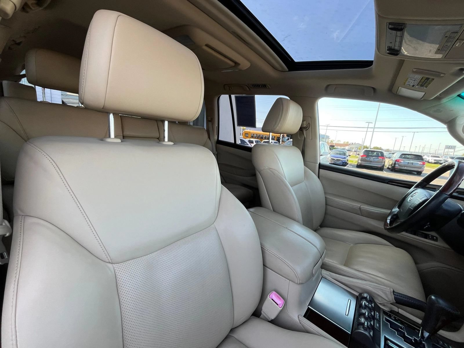 Used 2011 Lexus LX 570 4WD w/ Luxury Pkg image 29