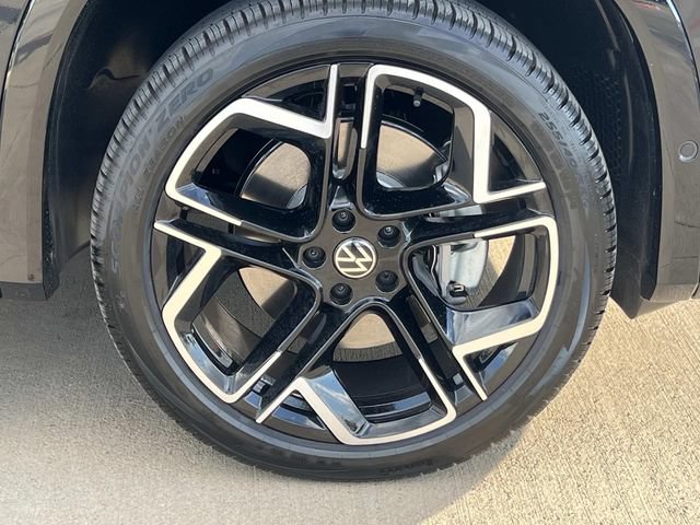New 2026 Volkswagen Tiguan SEL R-Line AWD/4WD image 3