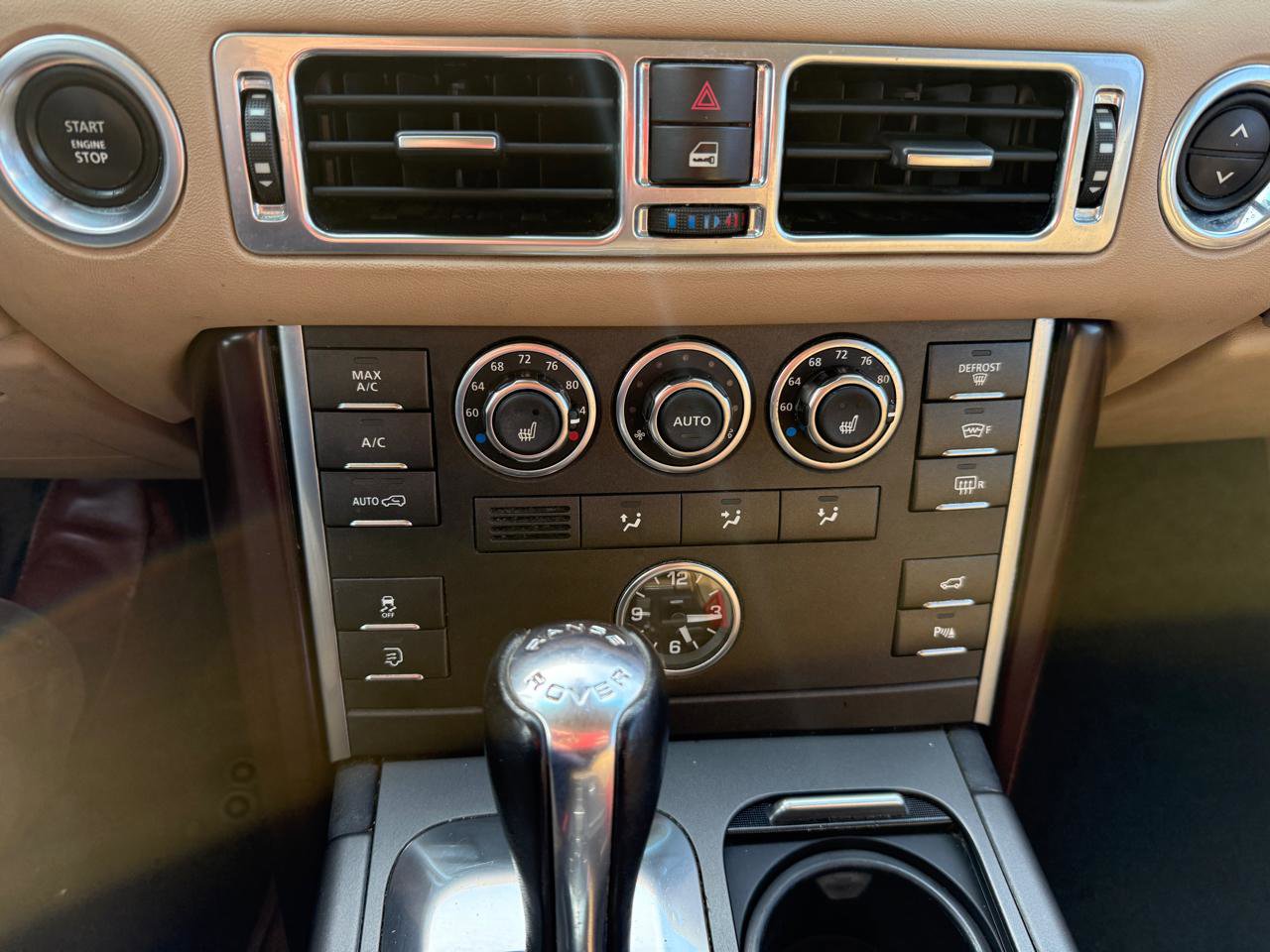 Used 2012 Land Rover Range Rover HSE image 32