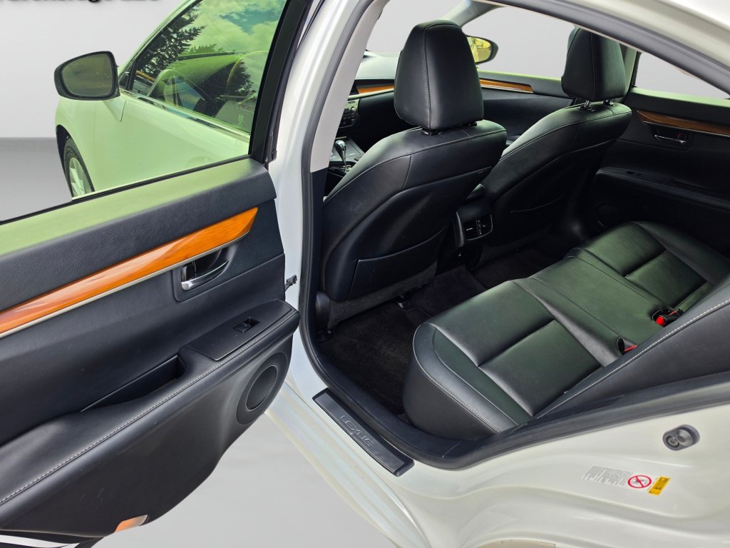 Used 2013 Lexus ES 300h w/ Premium Pkg FWD image 29