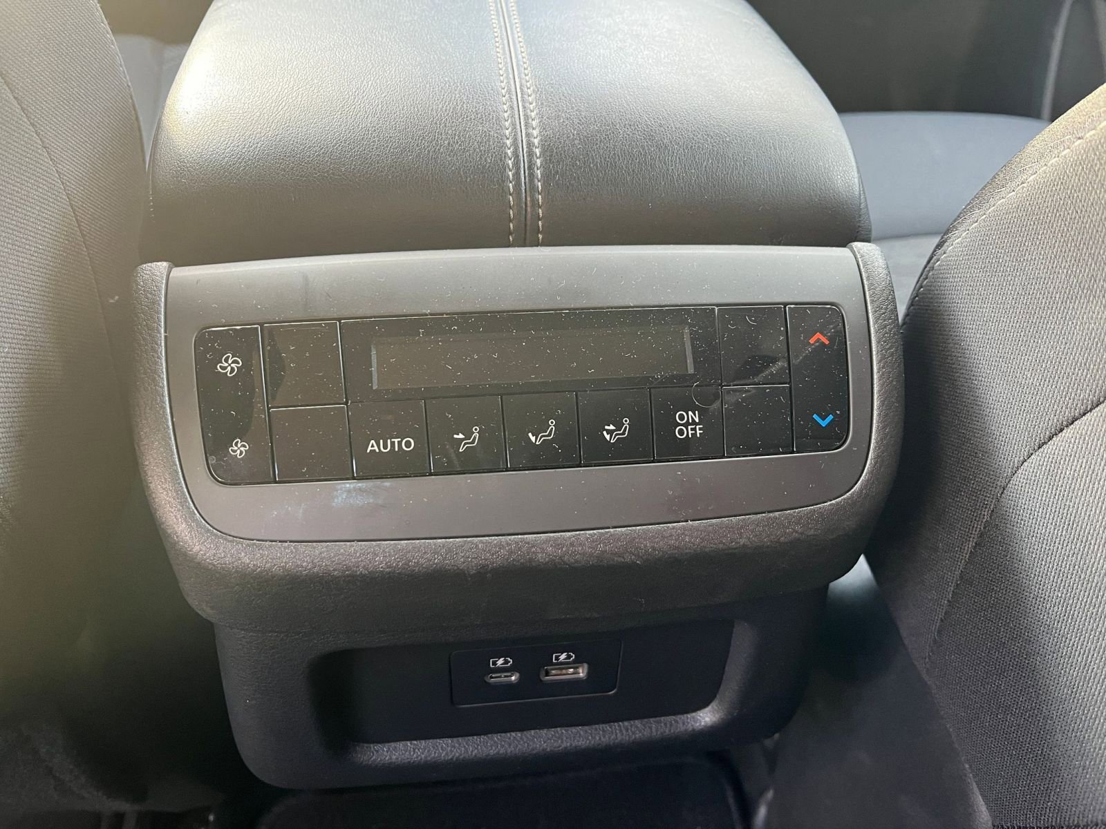 Used 2025 Nissan Pathfinder SV AWD/4WD image 32
