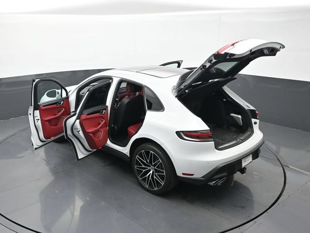 Certified 2025 Porsche Macan AWD/4WD image 28
