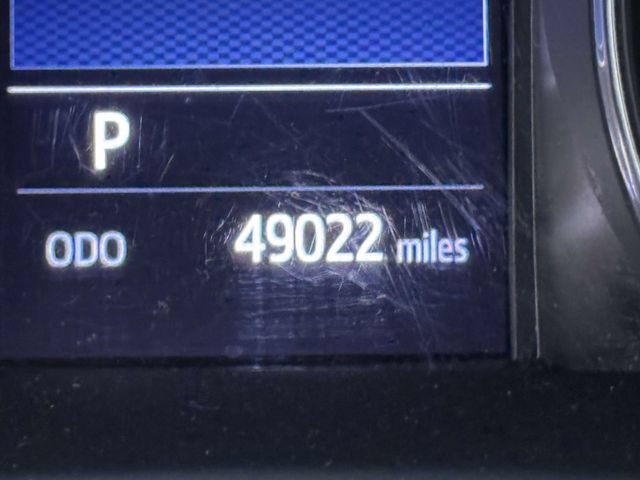 Used 2021 Toyota C-HR LE FWD image 30
