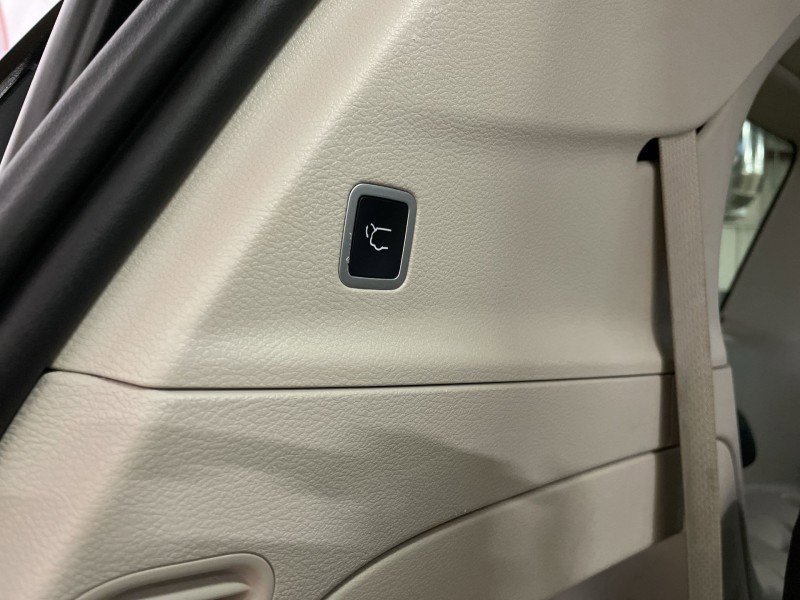 Used 2024 Chrysler Pacifica Touring-L FWD image 27