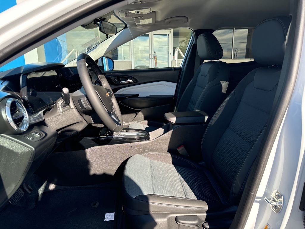 New 2026 Chevrolet Trax LT w/ Driver Confidence Package image 15