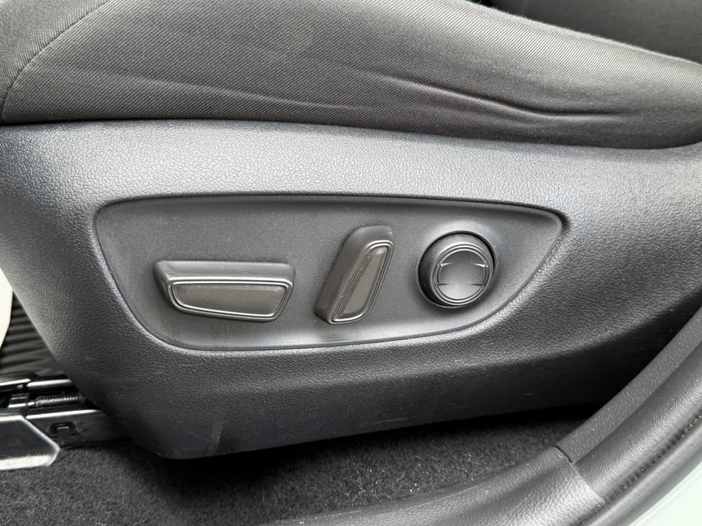 Used 2023 Toyota RAV4 XLE FWD image 19