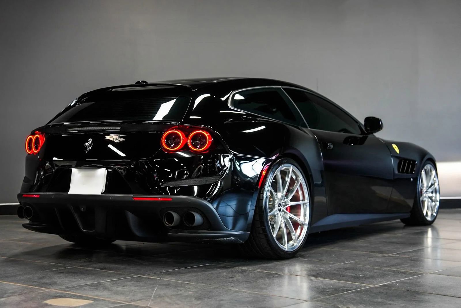 Used 2018 Ferrari GTC4Lusso AWD/4WD image 5