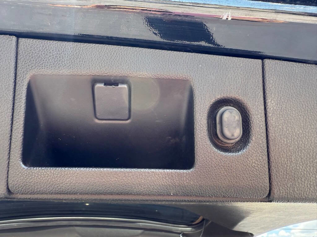 Used 2015 Chevrolet Suburban LT image 7